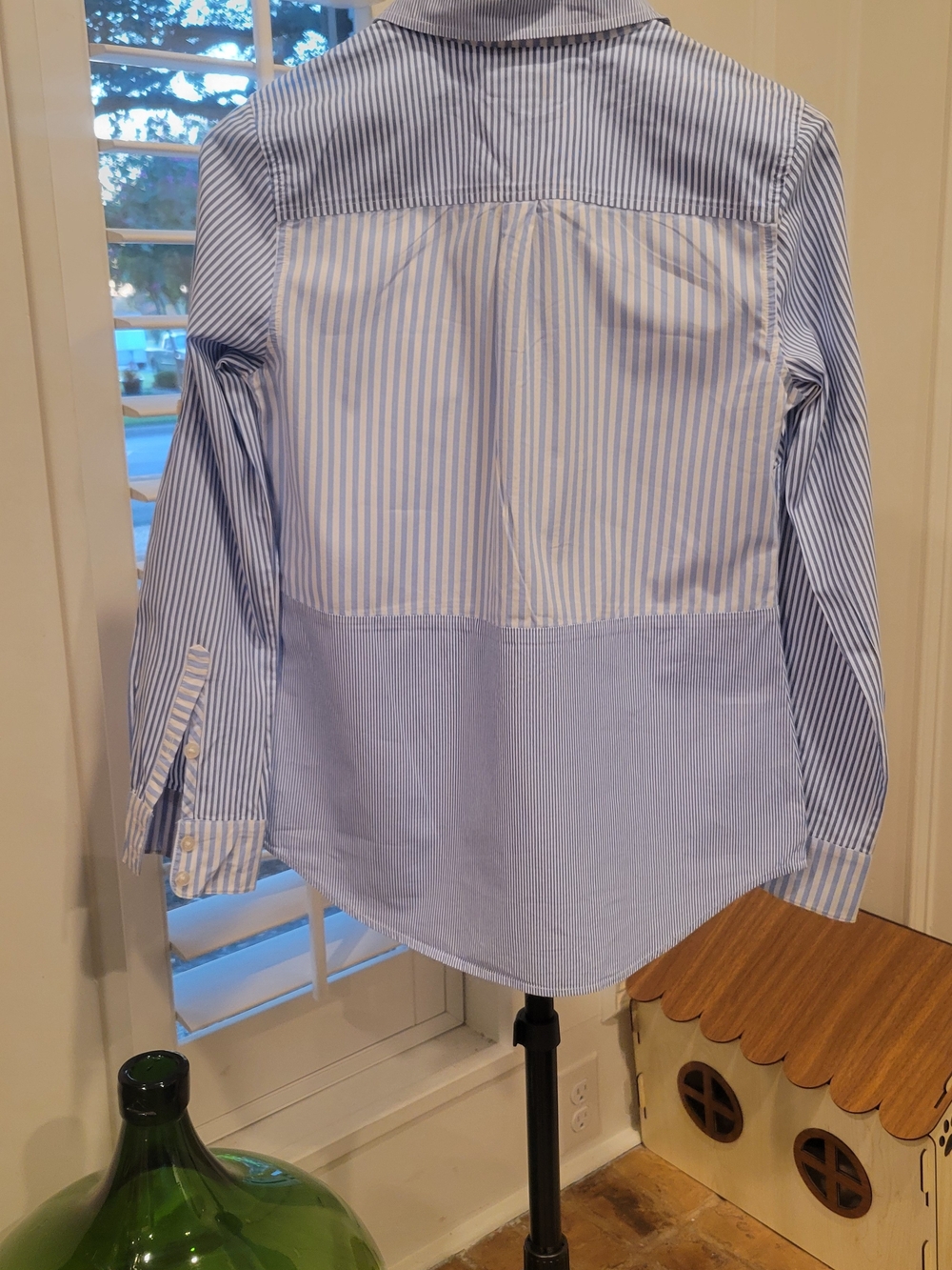 Vineyard Vines Blue and White Striped Button-Down Shirt - Picture 3 of 6